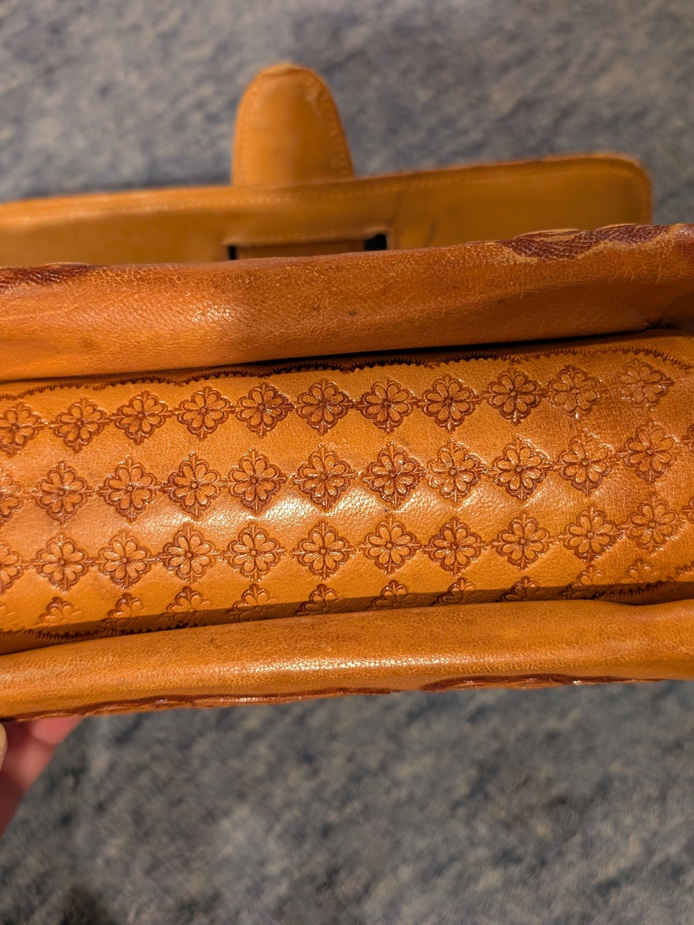 Handcrafted Vintage Tooled Leather Shoulder Bag - Flores' Bags - Picture 9 of 17